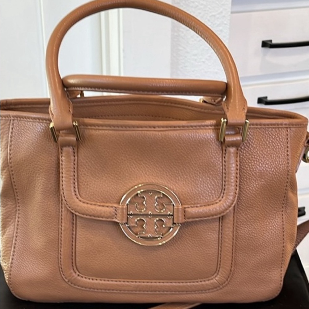 TORY BURCH CARAMEL LEATHER FRONT LOGO 2 WAY SHOULDER BAG